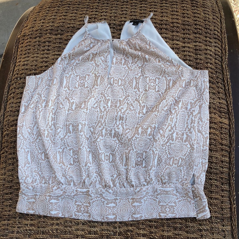 Ann Taylor Summer Reptile print top. Size 6